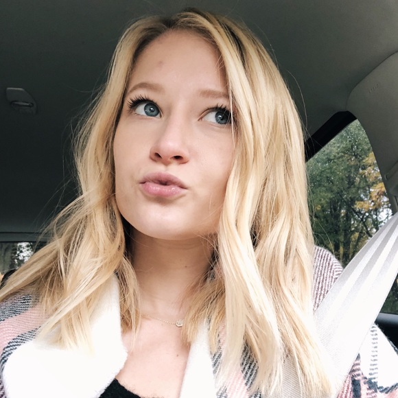 Meet your Posher, Abby - Picture 1 of 1